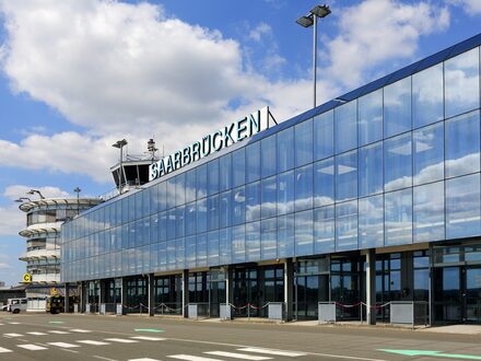 Außenansicht Flughafen Saarbrücken